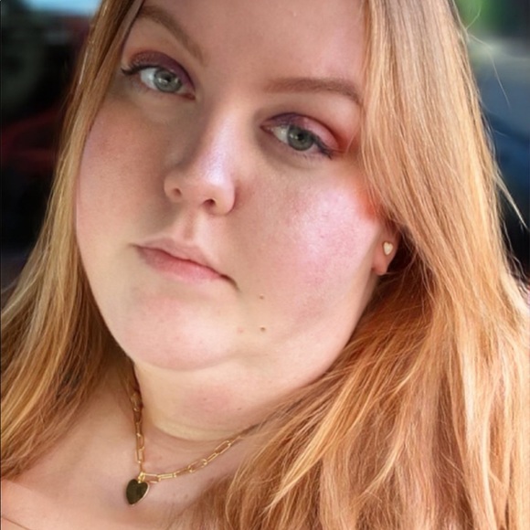 MEET YOUR POSHER! - Picture 3 of 4